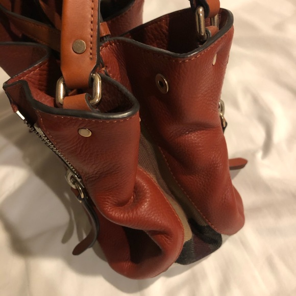 Burberry Rustic Orange Slouchy Purse - Picture 4 of 8